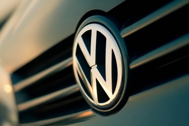 У контексті дизельного скандалу прокуратура міста Брауншвейг в Нижній Саксонії (Німеччина) зобов'язала компанію Volkswagen AG (VW) виплатити €5 млн штрафу і €995 млн незаконно отриманого прибутку.