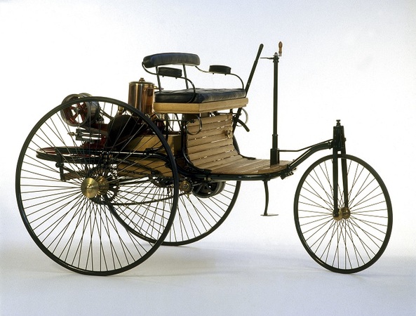 Компания Mercedes‐Benz выставила на продажу копию Motorwagen — первого автомобиля, созданного немецким инженером и основателем марки Карлом Бенцем в 1885 году, сообщает Auto.ua.