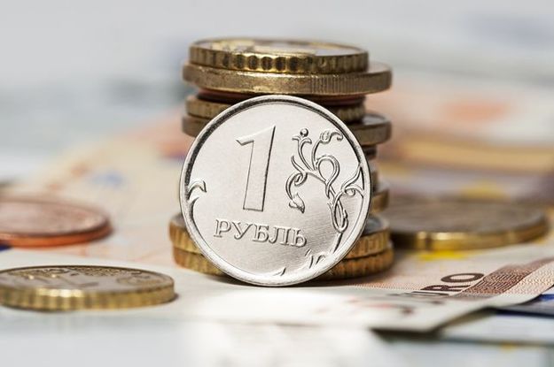 Російська валюта за перші шість місяців поточного року зазнала найсильнішого падіння серед інших пострадянських країн.