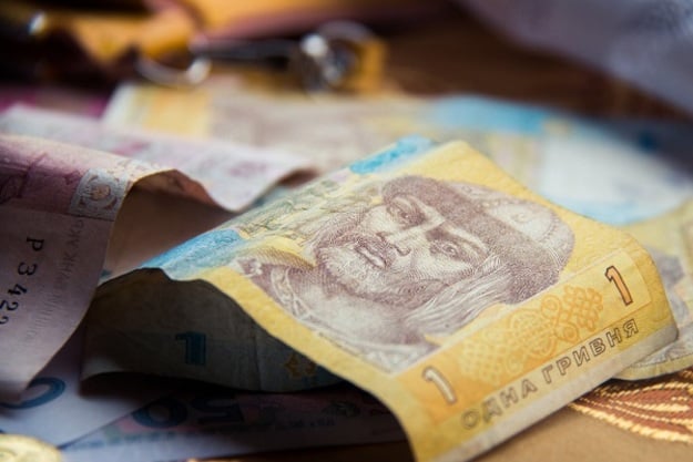 Національний банк знизив офіційний курс гривні на 6 копійок до 26,29 гривень за долар.