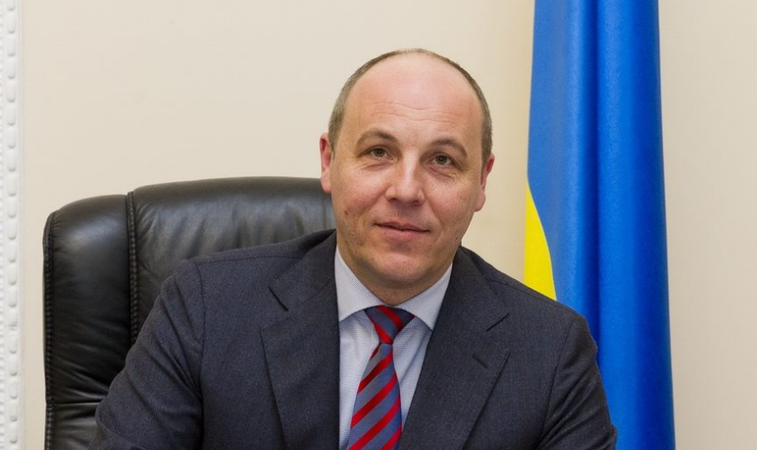 Спикер Верховной рады Украины Андрей Парубий подписал президентский закон о валюте.