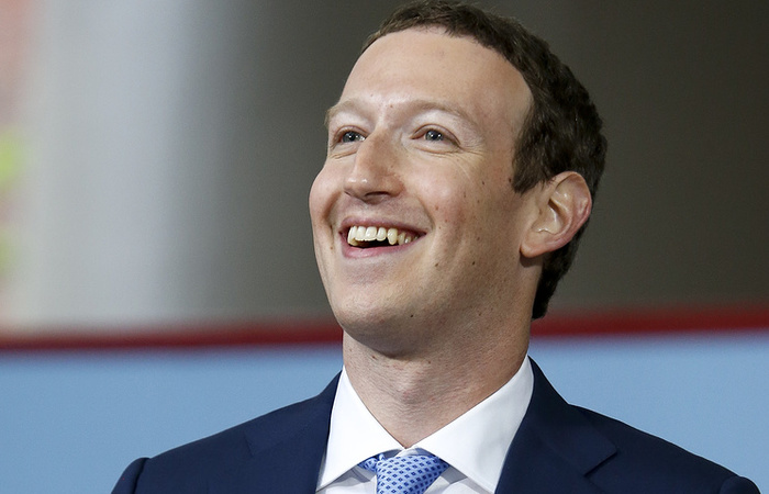Основатель соцсети Facebook Марк Цукерберг потеснил Уоррена Баффета с третьего места в списке богатейших людей мира по версии Bloomberg.