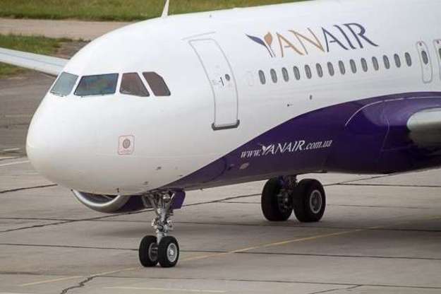 Аэропорт Львов временно приостанавливал обслуживание рейсов авиакомпании Yanair из-за долгов.