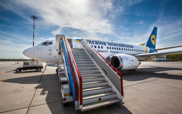 У системі бронювання МАУ з'явилися авіаквитки з липня по жовтень 2018 року через Києв в міста Європи за ціною від 1860 гривень в обидва боки (еквівалент 71 долар).
