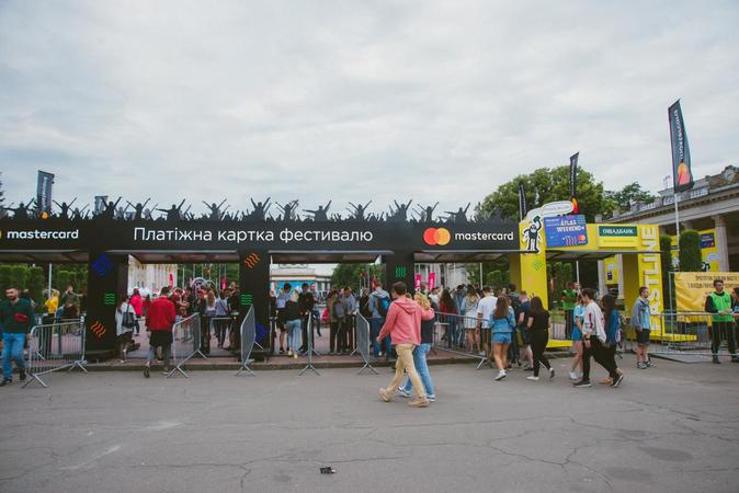 Благодаря партнерству Ощадбанка, Mastercard и Atlas Weekend крупнейший музыкальный фестиваль Украины и Восточной Европы в этом году стал территорией cashless — расчетов без наличности.