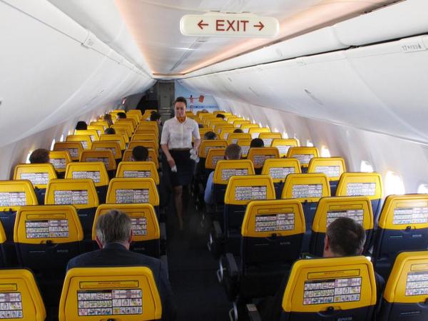 Авиакомпания Ryanair отменила рейсы из трех стран Европы, на которых 25 и 26 июля должны были вылететь до 50 тысяч пассажиров, из-за забастовки бортпроводников.