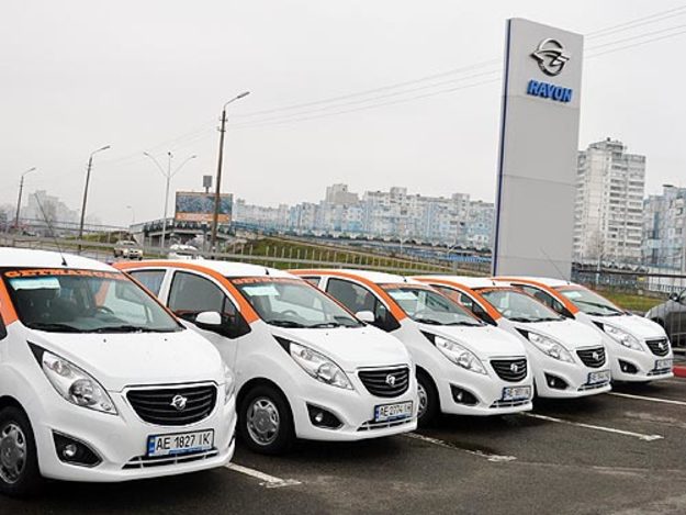 Асакинский завод осваивает всю линейку автомобилей на глобальных платформах GM, из-за чего экспорт автомобилей, в том числе и в Украину, временно приостановлен.