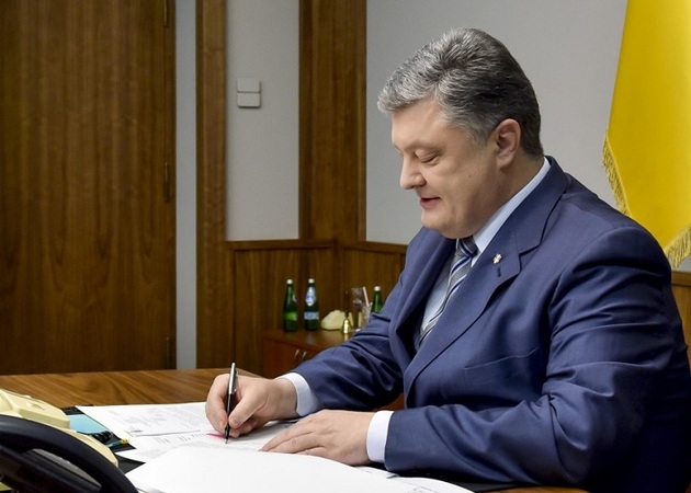Президент України Петро Порошенко підписав закон, яким посилюється відповідальність для недобросовісних платників аліментів.