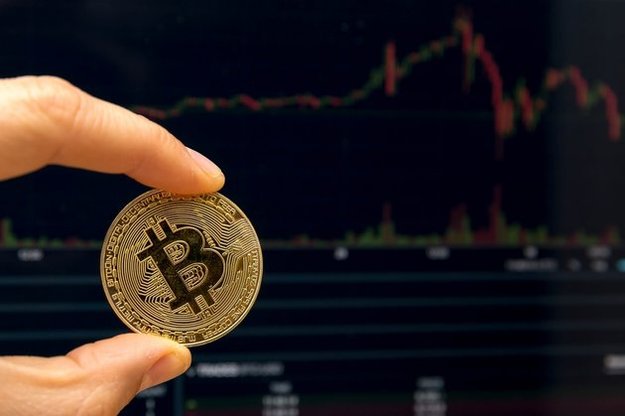 Курс криптовалюти біткоін (Bitcoin) 8 серпня знизився до 6,5 тисяч доларів за монету.
