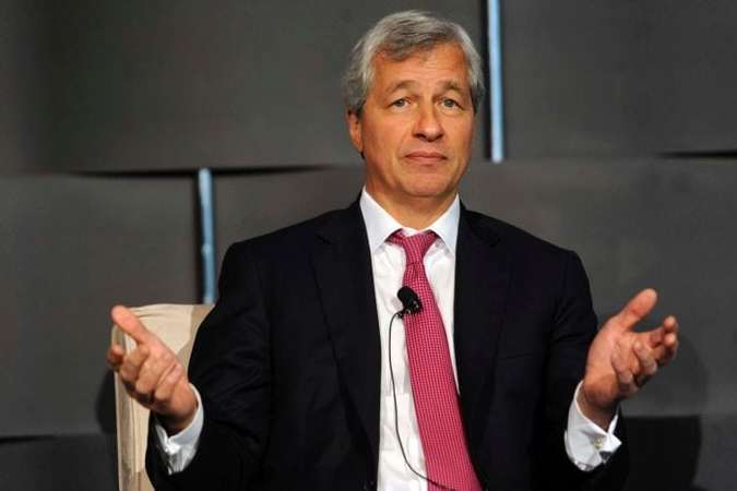 Генеральный директор американского финансового холдинга JPMorgan Джейми Даймон выступил с критикой биткоина, назвав такую ​​валюту мошеннической и неинтересной.