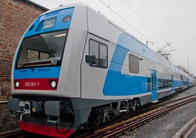 Благодаря запуску поезда «четырех столиц» две столицы стран Балтии соединятся полноценным ж/д сообщением, которое было прекращено в начале 2005 года, когда был отменен поезд Вильнюс-Рига, передает ЦТС.