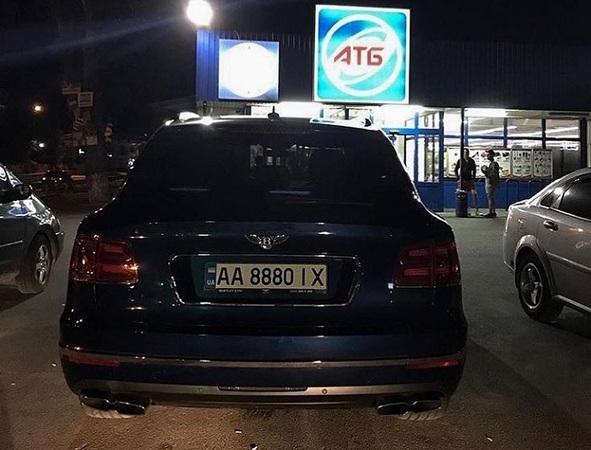 В Киеве засветился Bentley Bentayga в очень необычном месте.