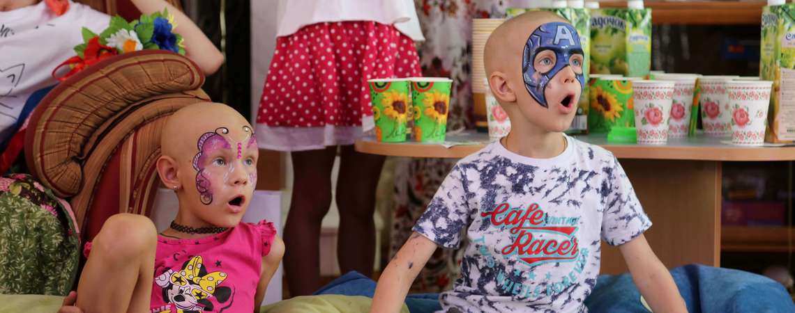 Манивео организовала праздник в киевском центре для онкобольных детей «Дача».