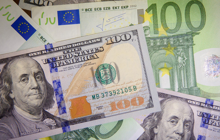 Подорожание доллара и евро — сезонное явление, которое четко демонстрирует опыт последних четырех лет.