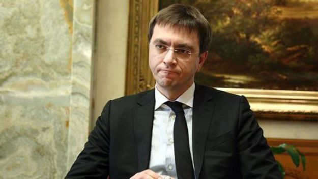 Новые ограничения в сообщении с Россией анонсирует министр инфраструктуры Украины Владимир Омелян.
