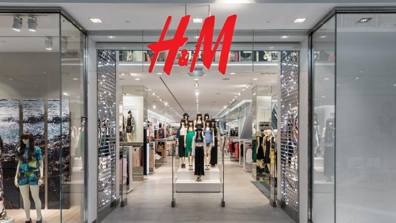 16 серпня шведський виробник одягу H&M провів закриту презентацію свого першого магазина в Україні.