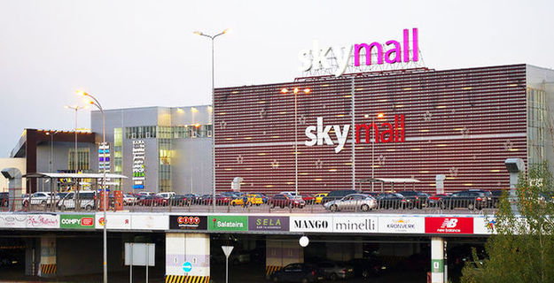 Шведський рітейлер H&M відкриє другий магазин в Києві в жовтні в ТРЦ Sky Mall.