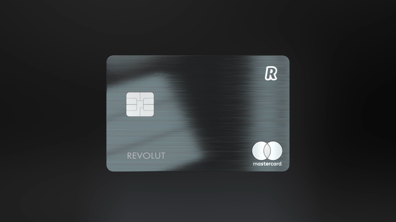 Стартап Revolut випустив преміальну металеву карту Revolut Metal з кешбеком в криптовалюті.
