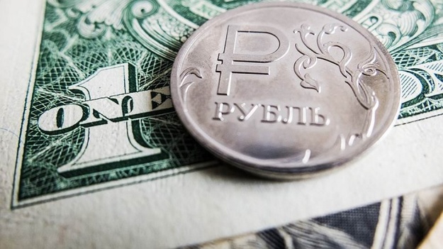 Курс доллара на торгах на Московской бирже к 11:00 вырос на 38 копеек, до 67,47 руб/$.