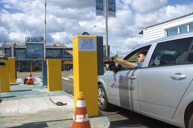 В киевском аэропорту «Киев» (Жуляны) более чем в два раза возросла стоимость суточной парковки для легковых автомобилей.