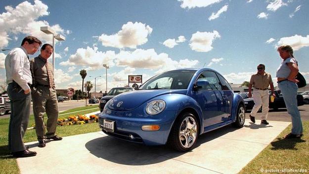 Немецкий автоконцерн Volkswagen объявил о решении прекратить выпуск легендарной модели «Жук» (Beetle).