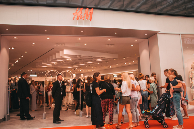 Второй H&M откроется 18 октября в 12:00 в ТРЦ SkyMall на проспекте Романа Шухевича, 2Т.
