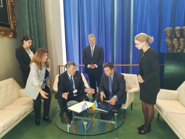 Украина и Уругвай подписали соглашение о безвизовом режиме.