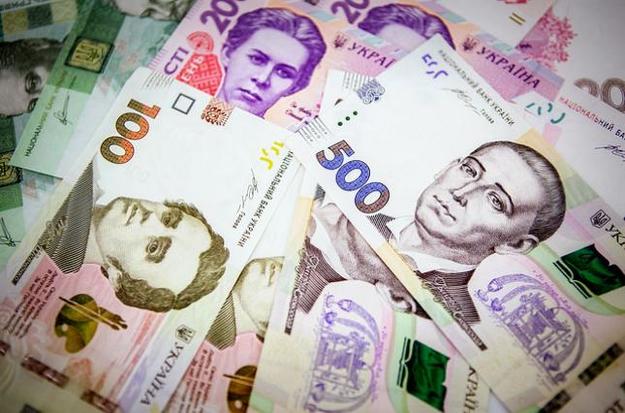Національний банк підвищив офіційний курс гривні на 3 копійки до 28,26 гривень за долар.