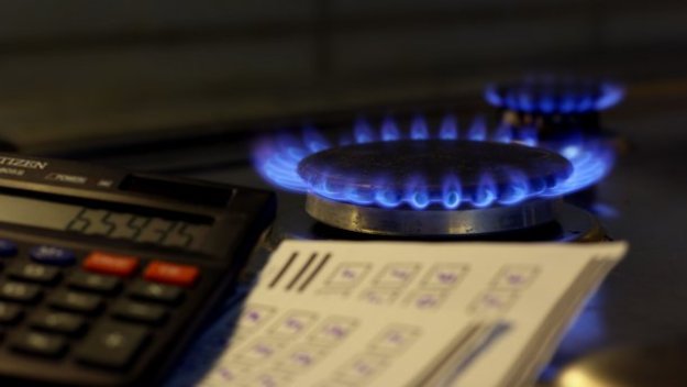 Кабмин продлил действие специальных обязательств по продаже природного газа для нужд населения и теплокоммунэнерго по сниженной цене до 18 октября.