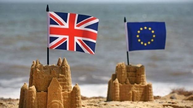Британская экономика сегодня на 2,5% меньше, чем, если бы Великобритания проголосовала на референдуме за то, чтобы остаться в ЕС.