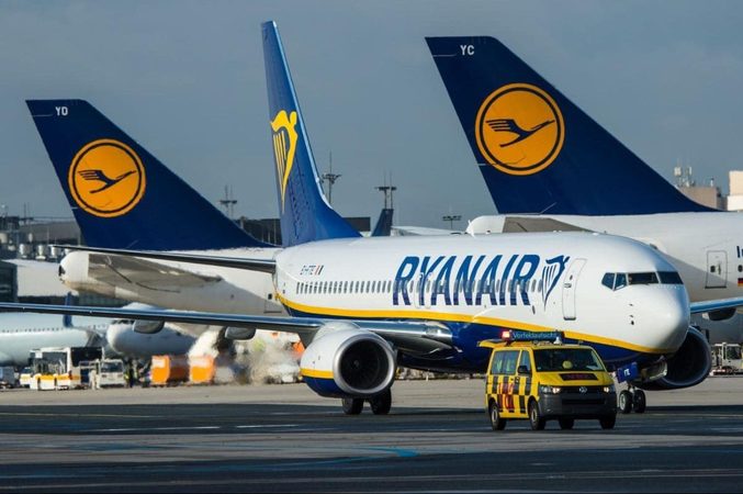 Ірландський лоукостер Ryanair вирішив закрити бази в аеропортах Ейндховен (Нідерланди) і Бремен (Німеччина).