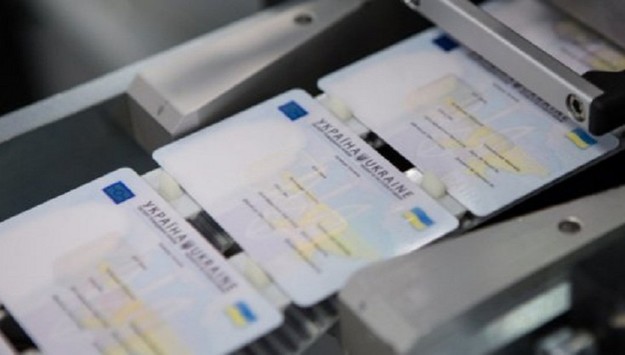 Кабинет министров внес изменения в порядок оформления паспорта гражданина Украины в форме ID-карты.