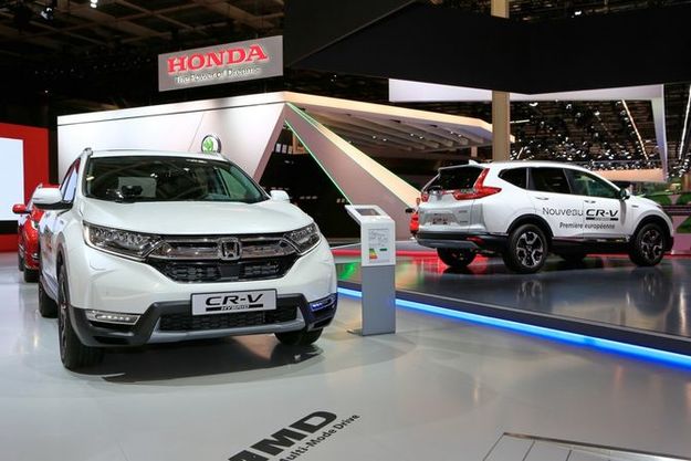 Honda CR-V Hybrid – первый гибридный кроссовер японского автопроизводителя, подготовленный для европейских покупателей.