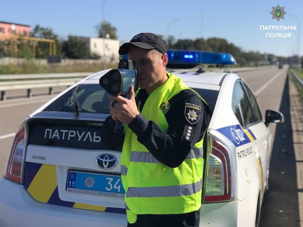С 16 октября полиция начнет штрафовать водителей за превышение скорости.