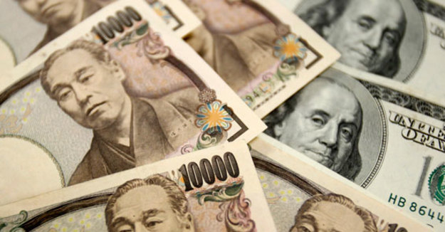 Доллар и японская иена, а также US Treasuries и другие защитные активы дорожают во вторник на фоне усиления глобальных рисков.