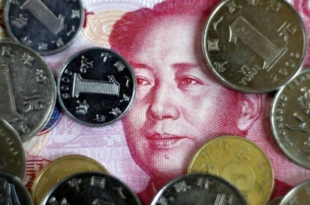 25 жовтня Народний банк Китаю знову знизив курс юаня на 52 базисних пункту, до 6,9409 юаня за долар.
