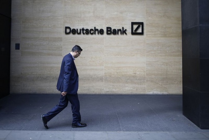 Акции Deutsche Bank завершили торги 25 октября на самом низком уровне за весь период наблюдений — с 1992 года.