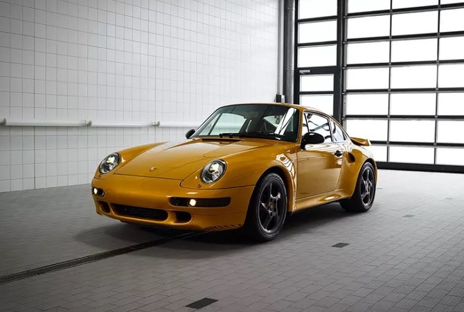 На аукціоні 911 Turbo Classic Series, який став частиною святкування 70-річчя Porsche, був проданий рестомод Porsche 911 (993) Turbo S, також відомий як Project Gold.