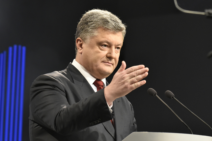 Президент Украины Петр Порошенко не собирается отказываться от идеи введения налога на выведенный капитал.