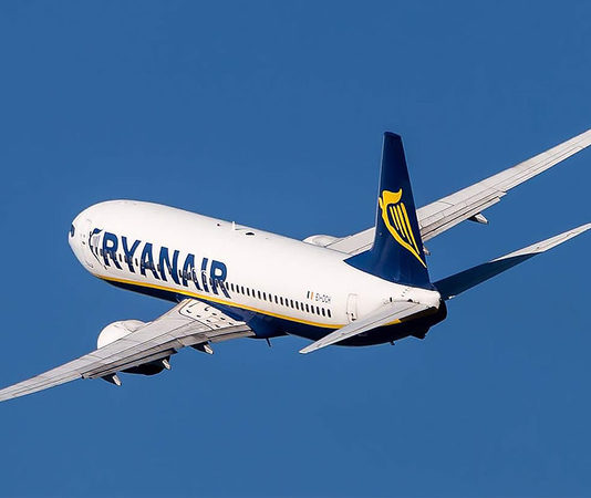 Ірландський лоукостер Ryanair продає квитки на рейси з листопада 2018 року по березень 2019 року зі знижкою в 20%.