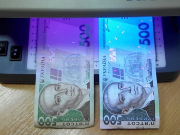 Национальный банк отмечает наиболее частую подделку банкнот номиналом 50, 100 и 500 грн.