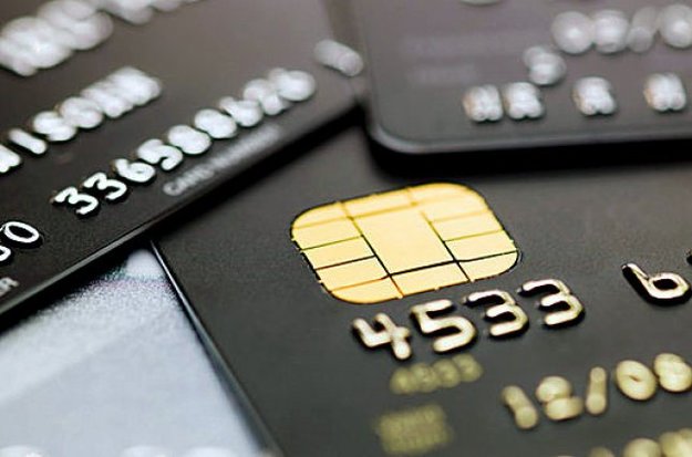 Частка безготівкових розрахунків у загальному обсязі операцій із використанням платіжних карток, емітованих українськими банками, зросла на 5,0 в.