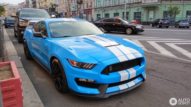Ford Mustang нинішнього покоління — не рідкість в Україні, тим більше, що він у нас продається офіційно.