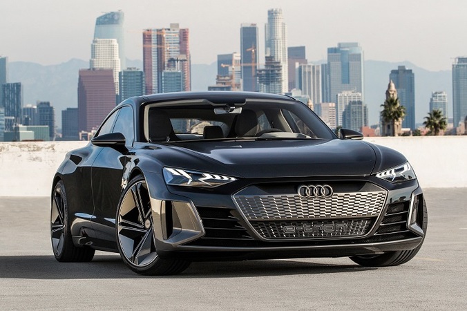 Компания Audi представила концепт электромобиля Audi e-tron GT, который стал вторым представителем электрического семейства Audi после электрокроссовера Audi e-tron, пишет ITC.