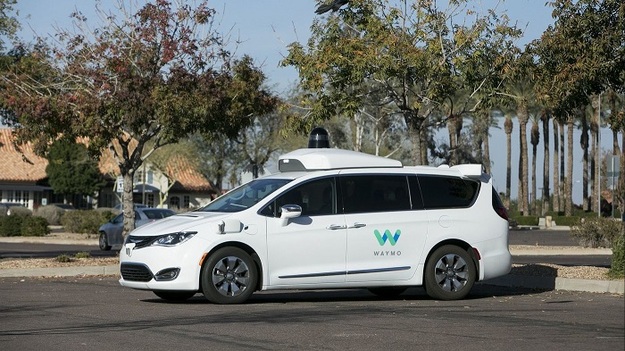 Подразделение Alphabet компании Waymo официально запустило свой сервис беспилотного такси с автомобилями Chrysler Pacifica.