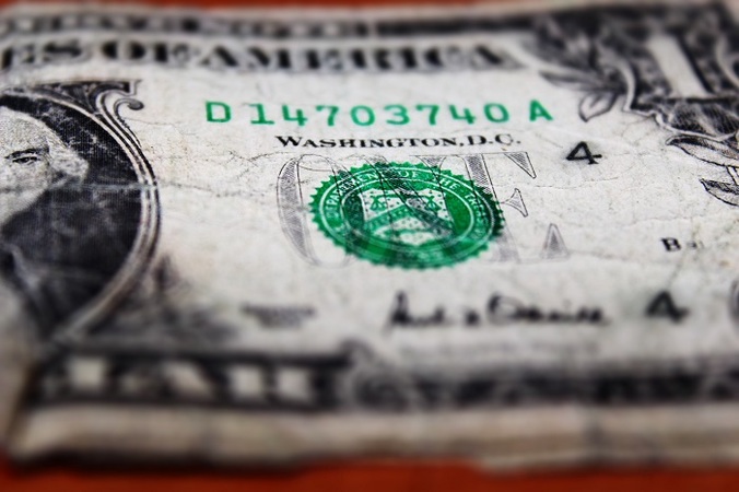 В пятницу гривна продолжила теснить доллар на межбанке.