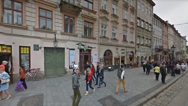 10 грудня управління комунальної власності Львівської міськради на аукціоні продало приміщення площею 72,9 м2 на площі Ринок за 34 млн грн.