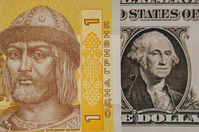 Національний банк підвищив офіційний курс гривні на 9 копійок до 27,80 гривень за долар.