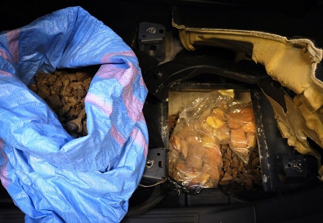 Сотрудники таможенно-налоговой службы (KAS) при контроле в пограничном пункте пропуска в Будомеж остановили контрабанду 71 кг янтаря.