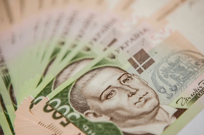 Національний банк знизив офіційний курс гривні на 6 копійок до 27,86 гривень за долар.